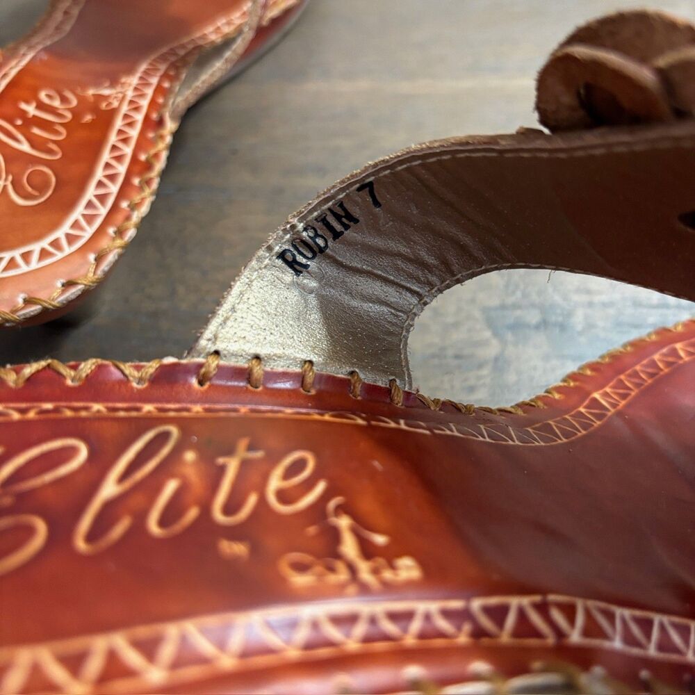 Elite By Corky's Robin Red Leather Floral Beaded Thong Sandal Sz 7 Boho "Read" - Picture 7 of 9